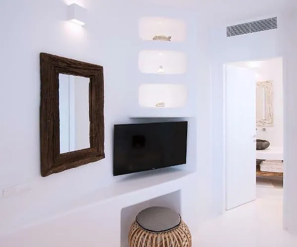 Phos By Rocks Estates * נאוסה