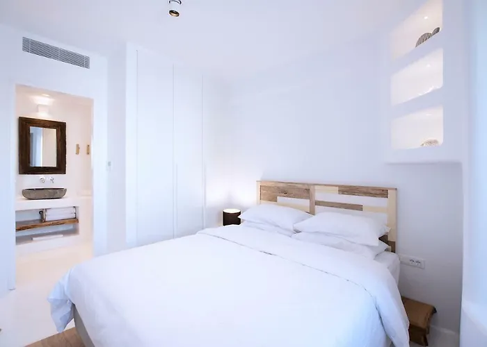 Phos By Rocks Estates * נאוסה